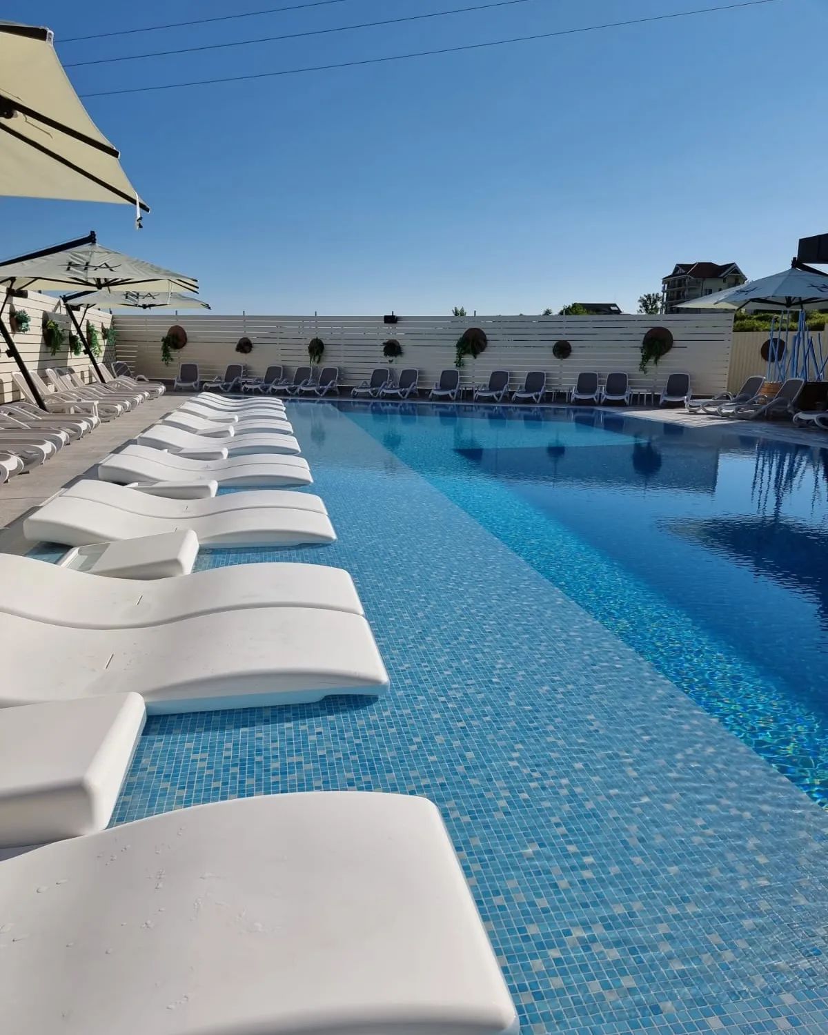 Hotel Aventus - Piscina exterioara